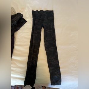 Spank camo leggings